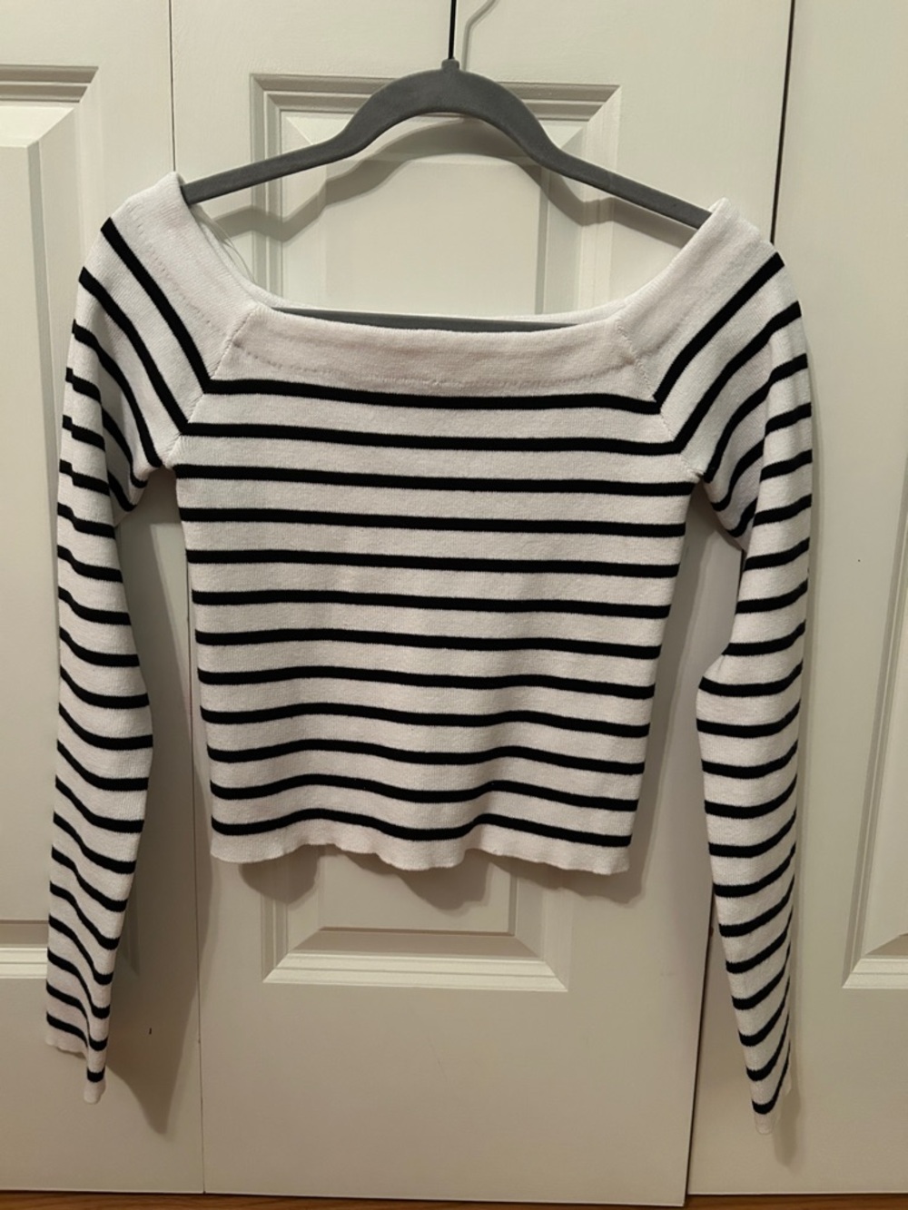 Aeropostale Black and White Striped Sweater